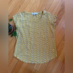 👚*3/$10 Fever Eyelet Knit Shirt Top Rayon Yellow Short Sleeves Women’s XS